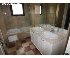 INCREÍBLE APARTAMENTO CON AMPLIA TERRAZA EN LA MARINA DE SOTOGRANDE.