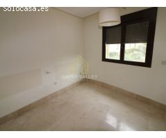 INCREÍBLE APARTAMENTO CON AMPLIA TERRAZA EN LA MARINA DE SOTOGRANDE.