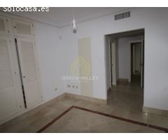 INCREÍBLE APARTAMENTO CON AMPLIA TERRAZA EN LA MARINA DE SOTOGRANDE.