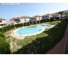 APARTAMENTO DE TRES DORMITORIOS EN URBANIZACIÓN PRIVADA CON JARDINES Y PISCINA.