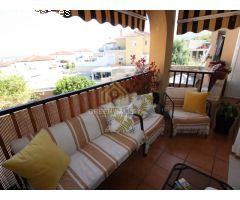 APARTAMENTO DE TRES DORMITORIOS EN URBANIZACIÓN PRIVADA CON JARDINES Y PISCINA.