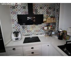 APARTAMENTO DE TRES DORMITORIOS EN URBANIZACIÓN PRIVADA CON JARDINES Y PISCINA.