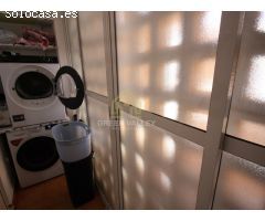 APARTAMENTO DE TRES DORMITORIOS EN URBANIZACIÓN PRIVADA CON JARDINES Y PISCINA.