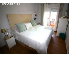 APARTAMENTO DE TRES DORMITORIOS EN URBANIZACIÓN PRIVADA CON JARDINES Y PISCINA.