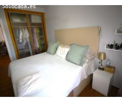 APARTAMENTO DE TRES DORMITORIOS EN URBANIZACIÓN PRIVADA CON JARDINES Y PISCINA.