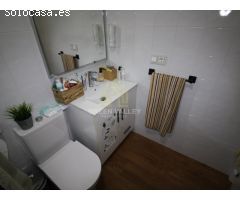 APARTAMENTO DE TRES DORMITORIOS EN URBANIZACIÓN PRIVADA CON JARDINES Y PISCINA.