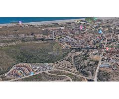 APARTAMENTO DE TRES DORMITORIOS EN URBANIZACIÓN PRIVADA CON JARDINES Y PISCINA.