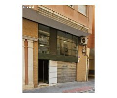 Local en alquiler de 180m2 divididos en 3 plantas.