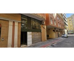 Local en alquiler de 180m2 divididos en 3 plantas.
