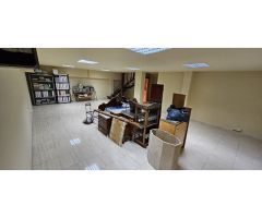 Local en alquiler de 180m2 divididos en 3 plantas.
