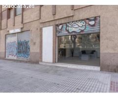 ESTUPENDO LOCAL AL LADO DEL RIO