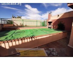 Casa de pueblo con 4 dormitorios y piscina