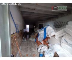 SE VENDE CASA CÉNTRICA CON PROYECTO DE REFORMA