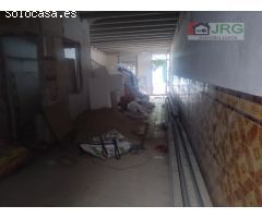 SE VENDE CASA CÉNTRICA CON PROYECTO DE REFORMA