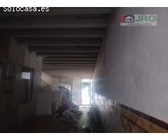 SE VENDE CASA CÉNTRICA CON PROYECTO DE REFORMA