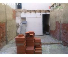 SE VENDE CASA CÉNTRICA CON PROYECTO DE REFORMA