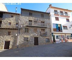 Casa tipica de pueblo en Laspuña.