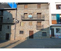Casa tipica de pueblo en Laspuña.
