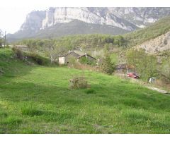 Parcela con vistas a la Peña Montañesa.