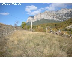 Parcela con vistas a la Peña Montañesa.