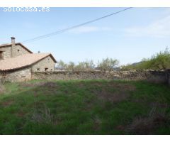 Parcela urbana a la entrada de la Sierra de Guara.