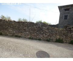Parcela urbana a la entrada de la Sierra de Guara.