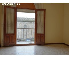 Casa en plaza mayor Tierrantona