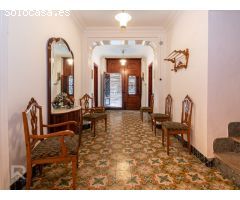 EXCELENTE CASA CON MUCHAS POSIBILIDADES