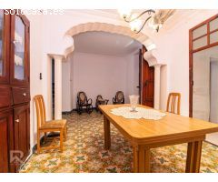 EXCELENTE CASA CON MUCHAS POSIBILIDADES
