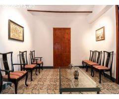 EXCELENTE CASA CON MUCHAS POSIBILIDADES