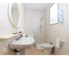 EXCELENTE CASA CON MUCHAS POSIBILIDADES
