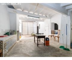 EXCELENTE CASA CON MUCHAS POSIBILIDADES