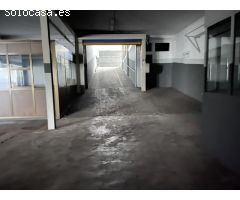 Local comercial amb un gran ventall dusos.
