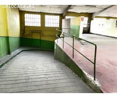 Local comercial amb un gran ventall dusos.
