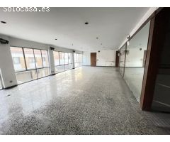 Local comercial amb un gran ventall dusos.