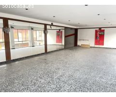 Local comercial amb un gran ventall dusos.