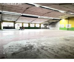 Local comercial amb un gran ventall dusos.