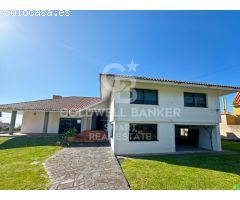 Magnífica casa con jardín a 400 metros de la playa de Mera