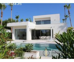 Exclusiva Villa Independiente de Ensueño en Las Colinas Golf Resort