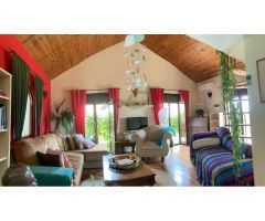 Casa de Pueblo con 3 Apartamentos, terreno y vistas al Valle del Genal