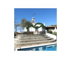 Casa de campo con piscina y vista al lago