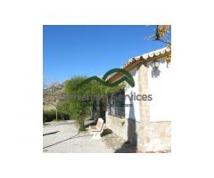 Casa de campo con piscina y vista al lago