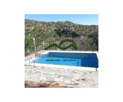 Casa de campo con piscina y vista al lago