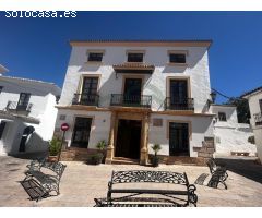 Casa Histórica con Patio Florido y Apartamento Independiente
