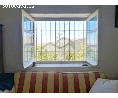 Finca con Casa, Naves y Olivos. Magníficas Vistas