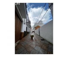 Casa de dos plantas en Benaojan