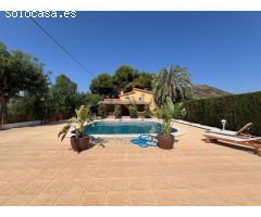 Magnifico chalet con piscina privada.