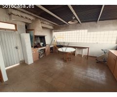Edificio con dos viviendas y un bajo en La Romana