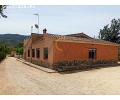 Casa de Campo con piscina privada en Hondón de las Nieves.