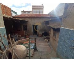 Casa unifamiliar con patio y garaje en La Romana
